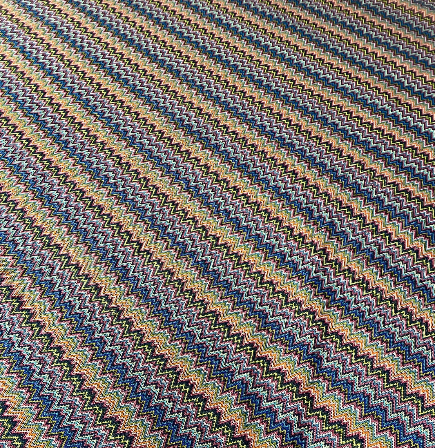 Colorful Zigzag Knitted Mesh Fabric for Creative Projects